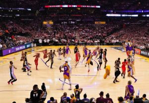 哈雷尔与恩比德对决分析：谁能在内线统治比赛胜负关键